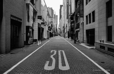 empty ginza at dawn, tokyo japan street black and white film 35mm 銀座　東京　フィルム