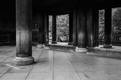 南禅寺、Nanzen-ji, Kyoto　Temple Gate Wabi Sabi Wood Column Stone Trees A. Henry Rose UTSOA University of Texas Austin School of Architecture Japan Japanese 35mm Film Photography 日本