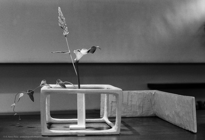 季の雲長浜市 Toki-no-Kumo, Nagahama Japanese Ceramic Craft Ikebana Flower Arrangement Vase A. Henry Rose UTSOA University of Texas Austin School of Architecture Japan Japanese 35mm Film Photography 日本
